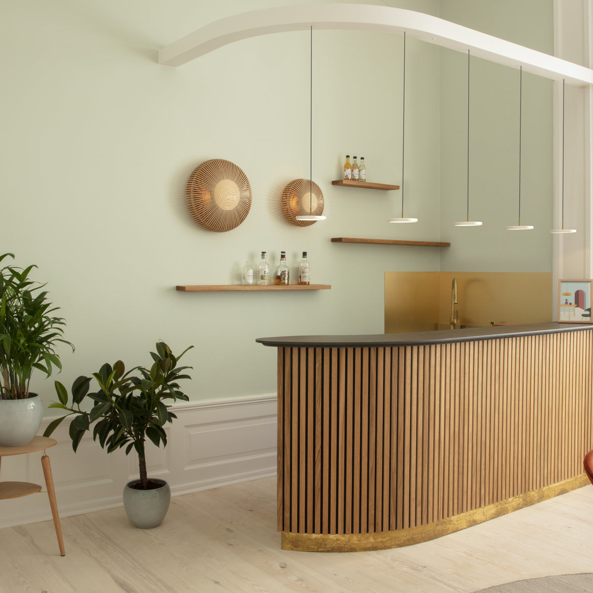 Clava Up væglampe, egetræ • UMAGE - Copenhagenhomedesign