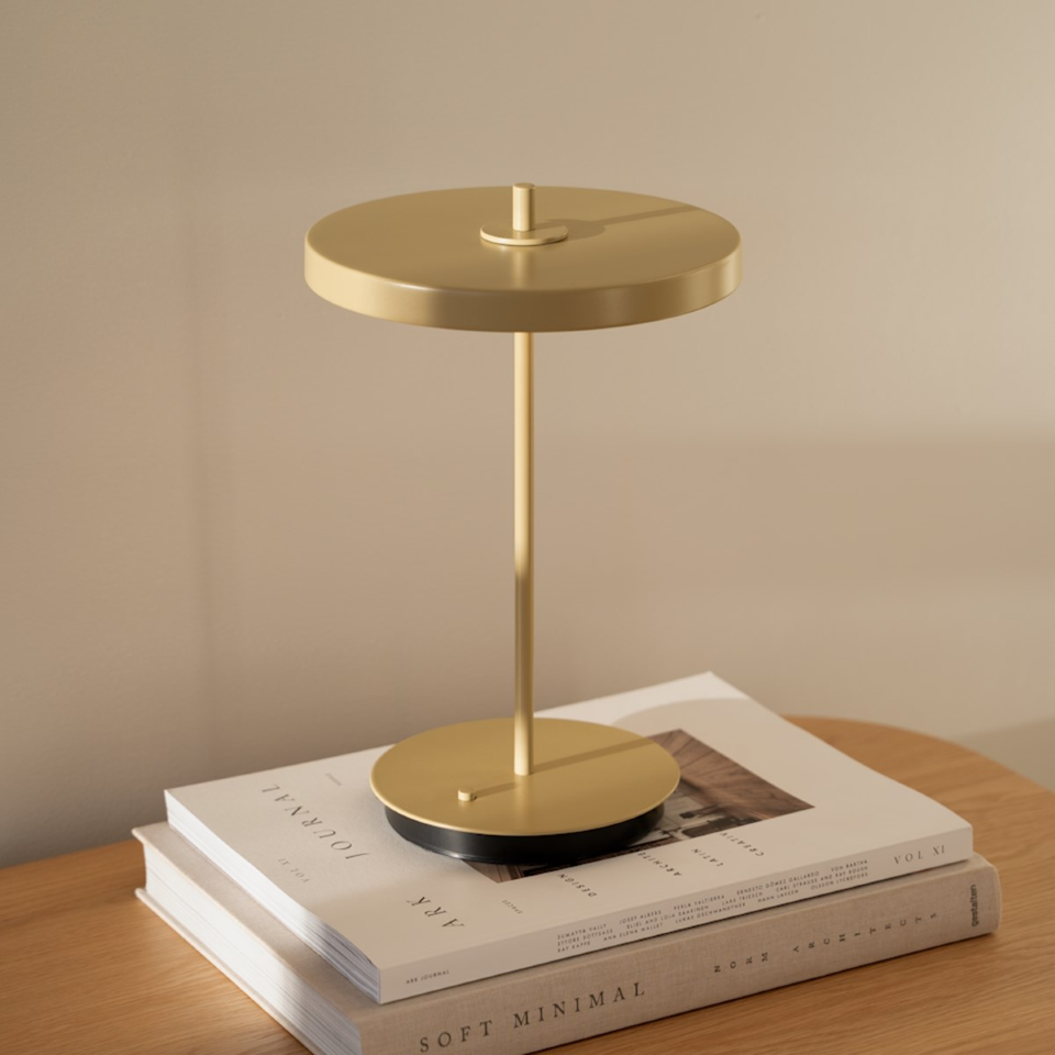 Asteria Move Monochrome, portable bordlampe, lysegul • UMAGE