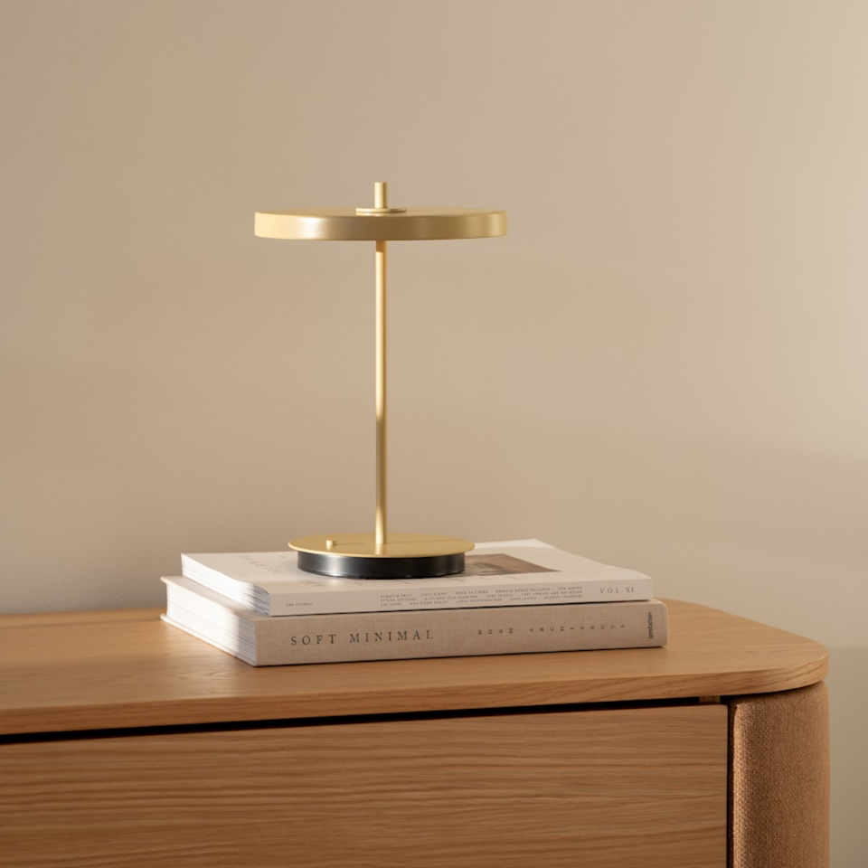 Asteria Move Monochrome, portable bordlampe, lysegul • UMAGE