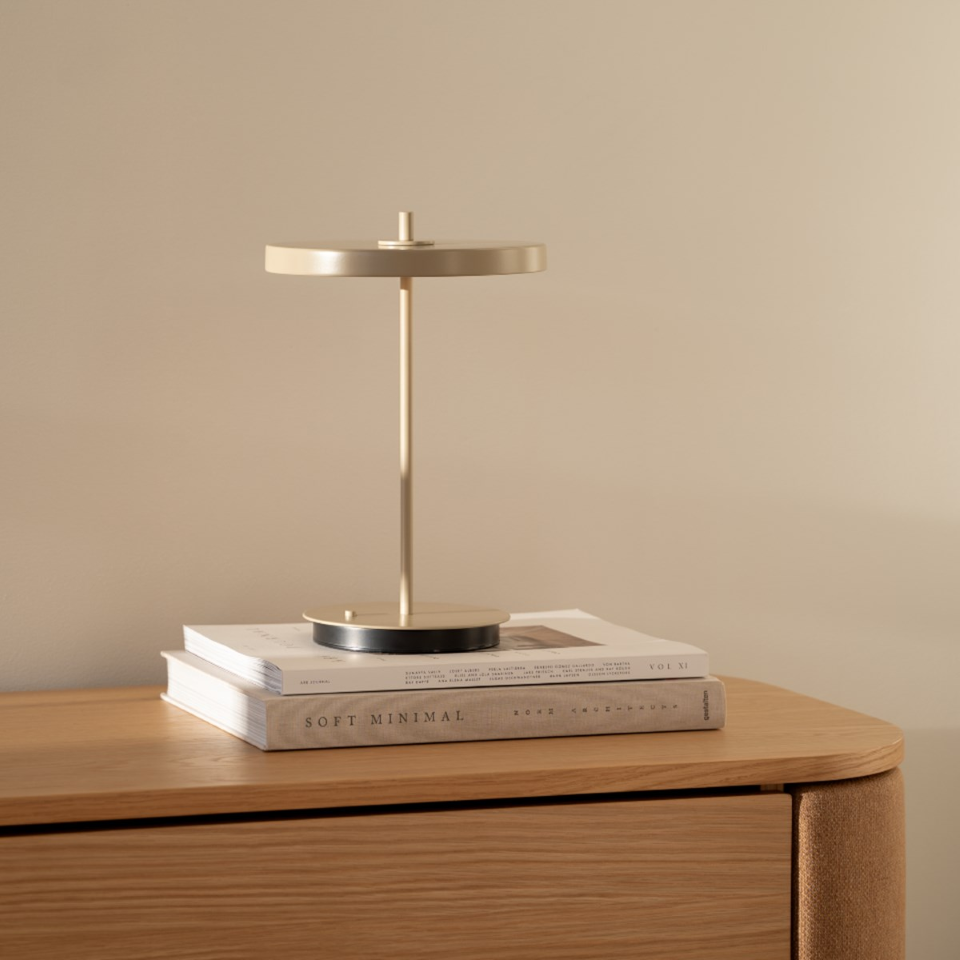 Asteria Move Monochrome, portable bordlampe, beige (clay) • UMAGE