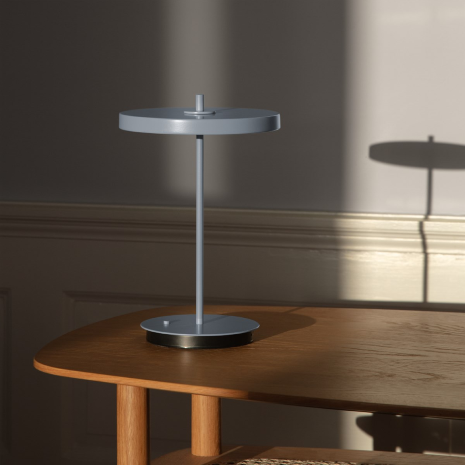 Asteria Move Monochrome, portable bordlampe, lyseblå • UMAGE