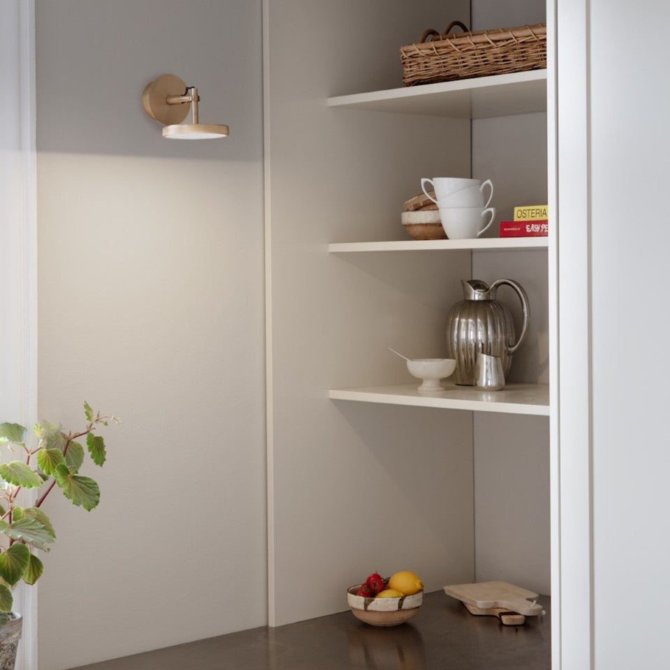 Asteria Spot spotlampe, messing • UMAGE