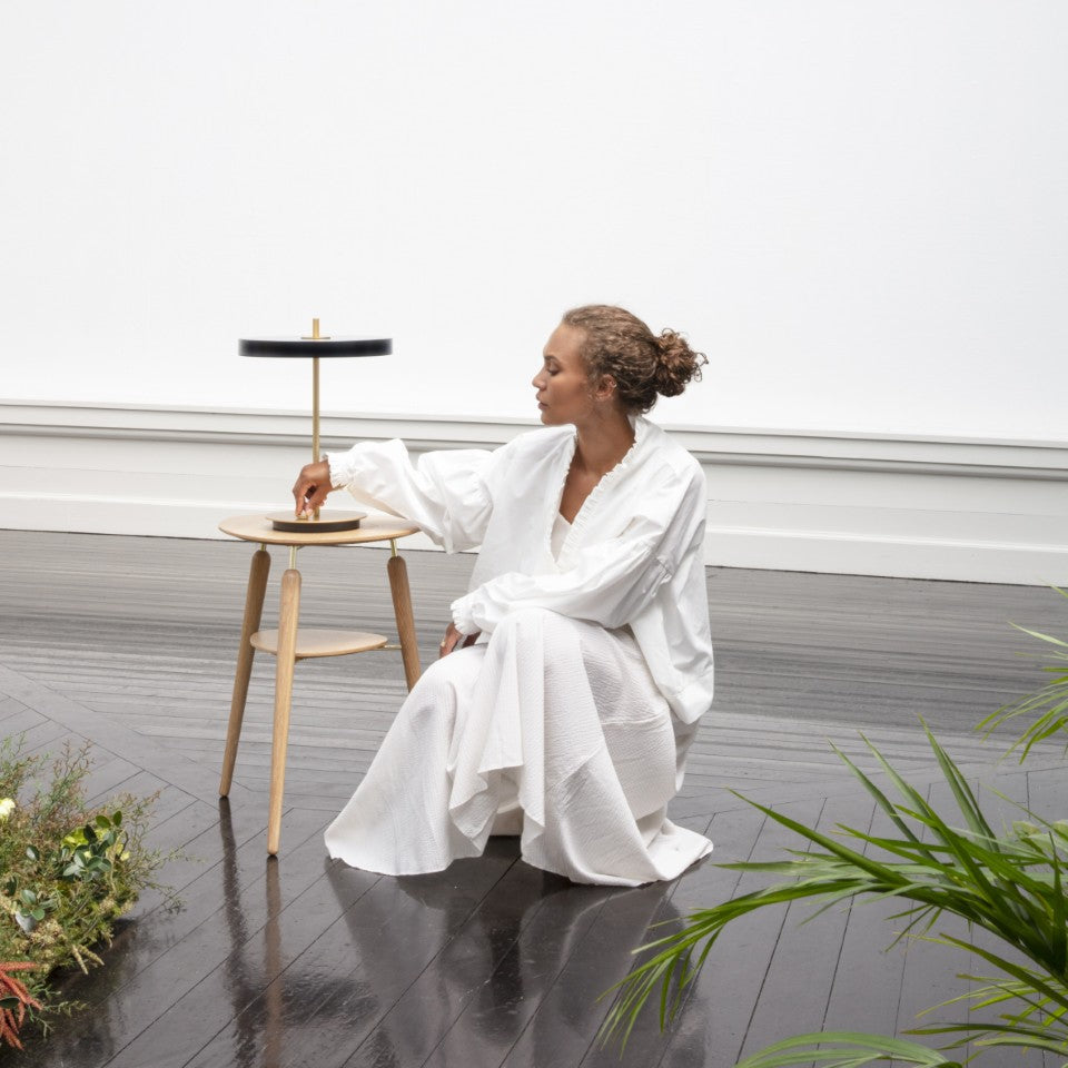 Asteria Table bordlampe, sort og messing • UMAGE
