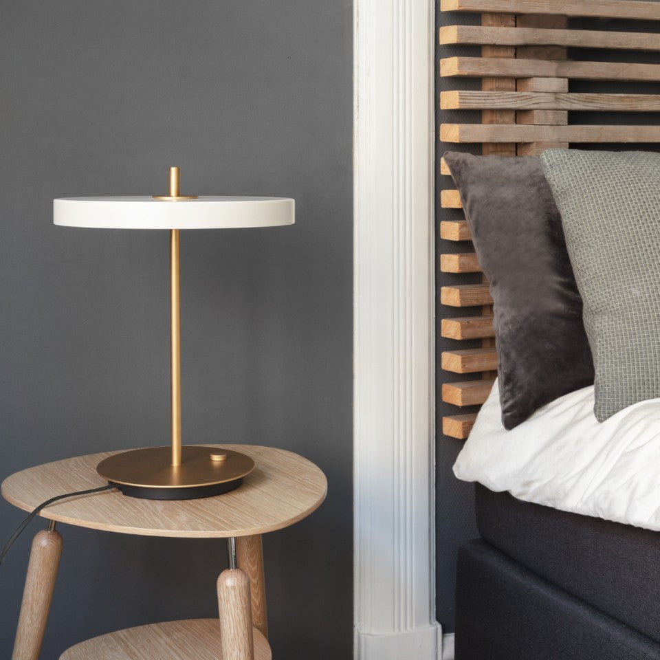 Asteria Table bordlampe, hvid og messing • UMAGE