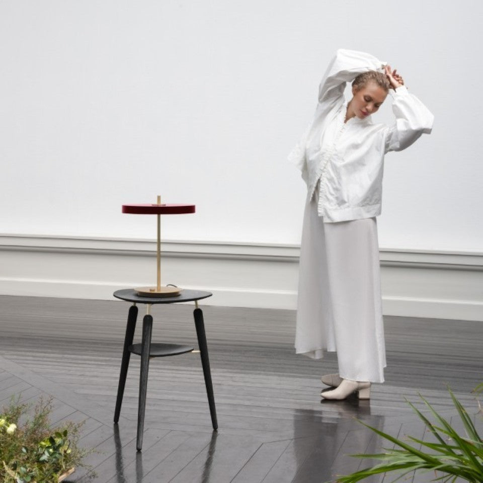 Asteria Table bordlampe, rød og messing • UMAGE