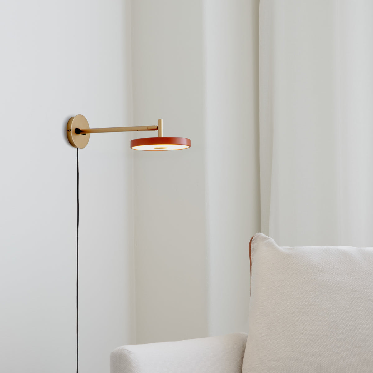 Asteria Wall væglampe, orange og messing • UMAGE - Copenhagenhomedesign