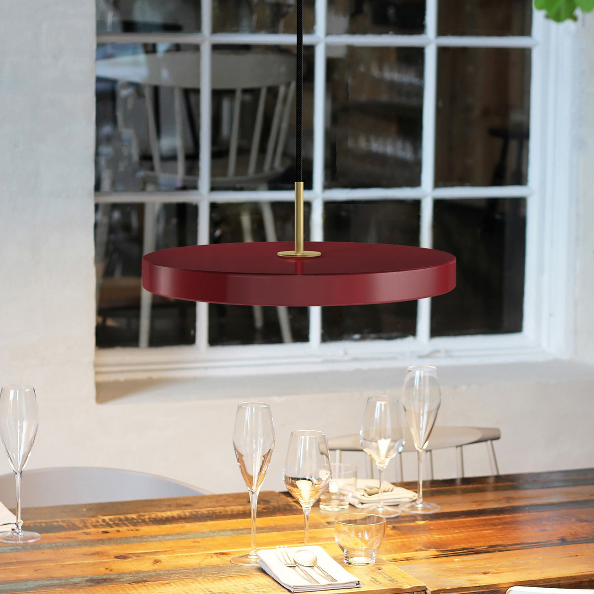 Asteria pendel, rød og messing • UMAGE - Copenhagenhomedesign