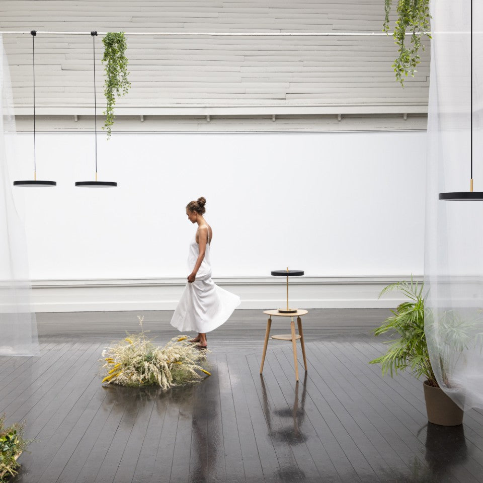 Asteria Table bordlampe, sort og messing • UMAGE