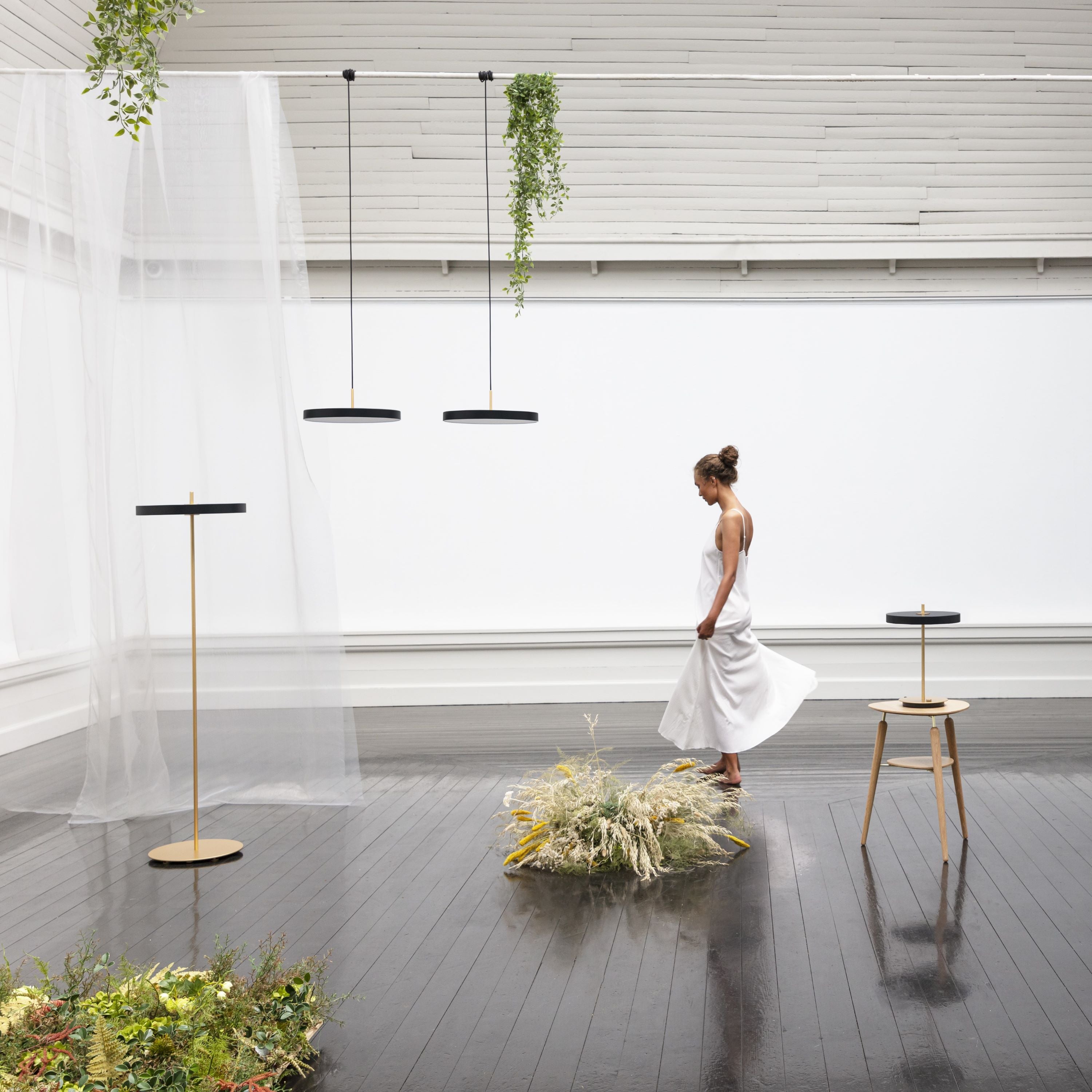 Asteria pendel, sort og messing • UMAGE