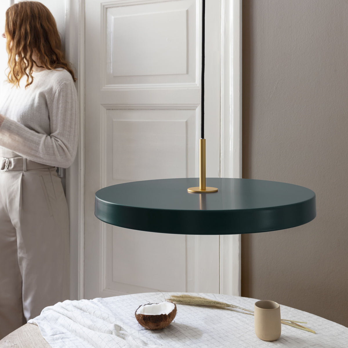 Asteria pendel, grøn og messing • UMAGE - Copenhagenhomedesign