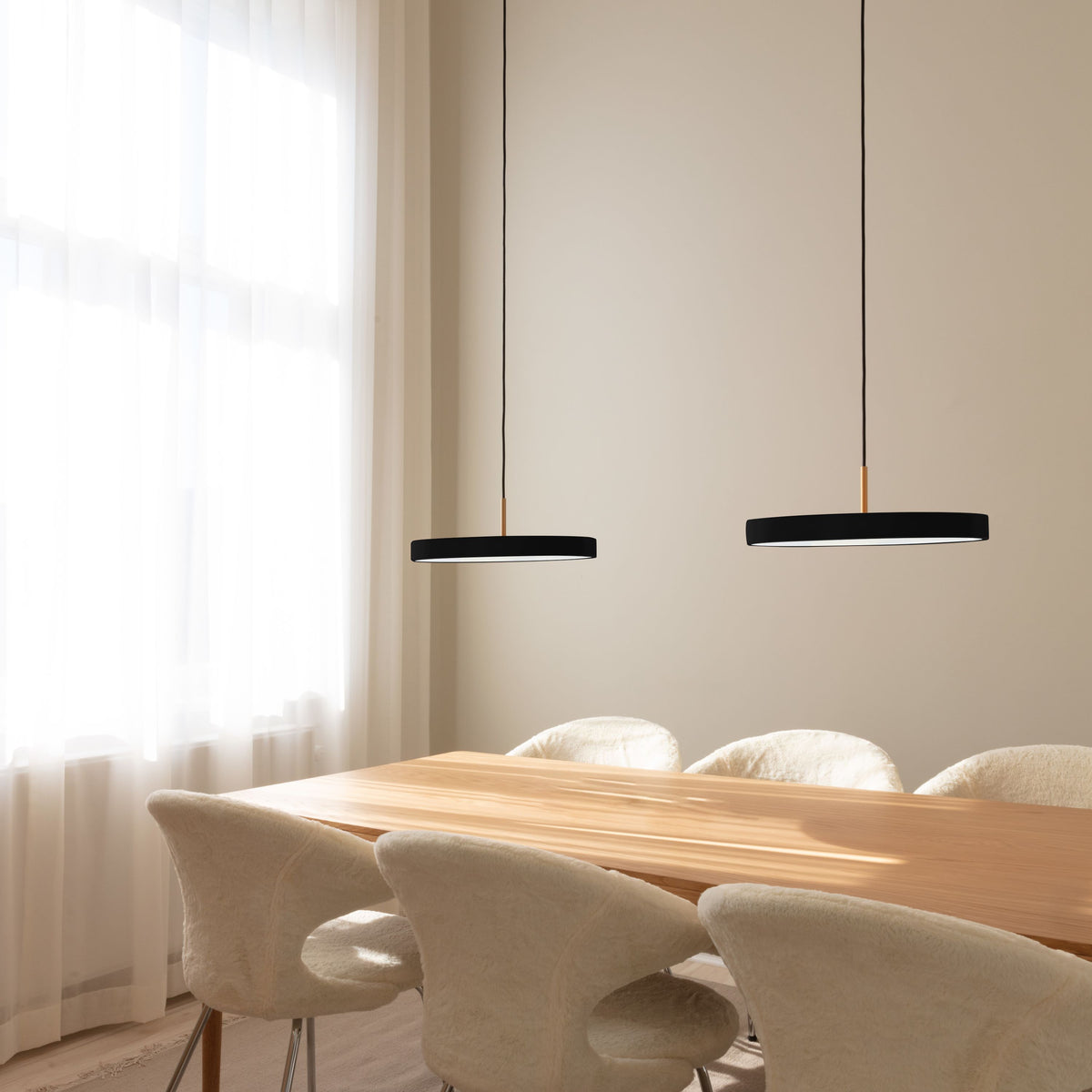 Asteria pendel, sort og messing • UMAGE - Copenhagenhomedesign