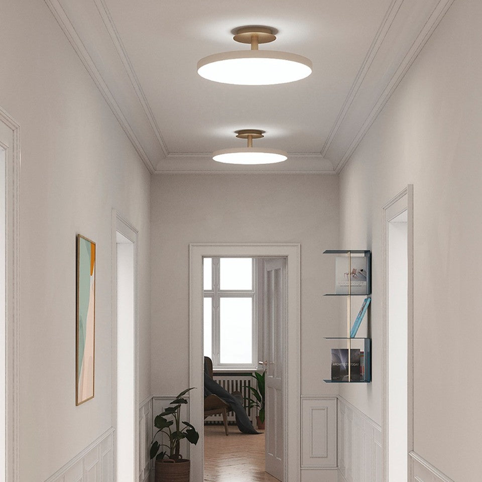 Asteria Up loftlampe, hvid og messing • UMAGE