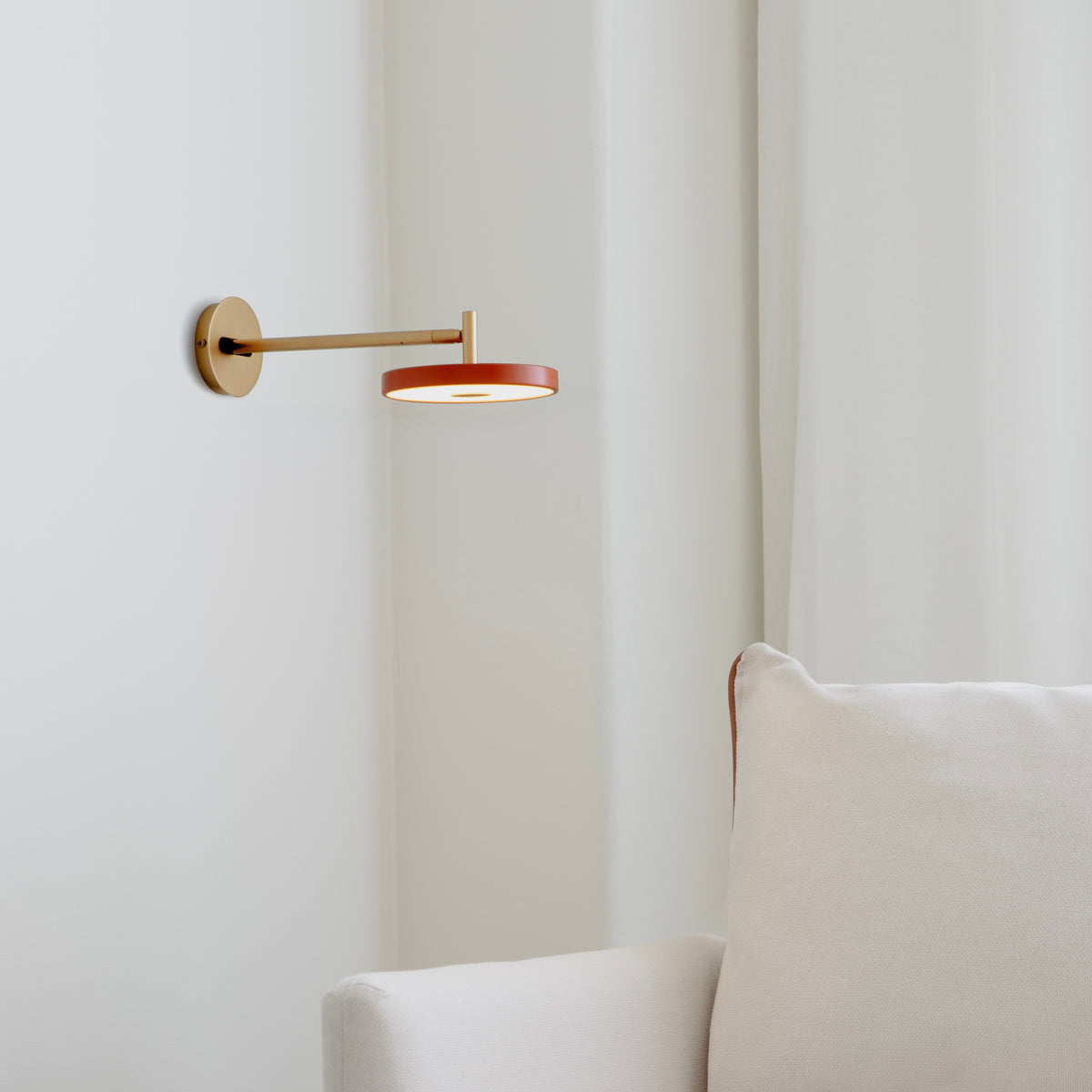 Asteria Wall væglampe (med hardwire add on), orange og messing • UMAGE - Copenhagenhomedesign
