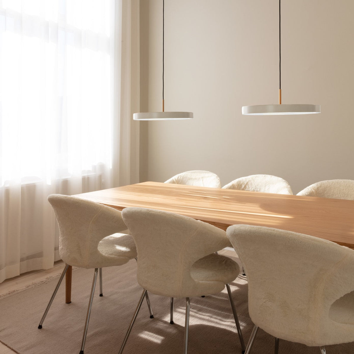 Asteria pendel, hvid og messing • UMAGE - Copenhagenhomedesign