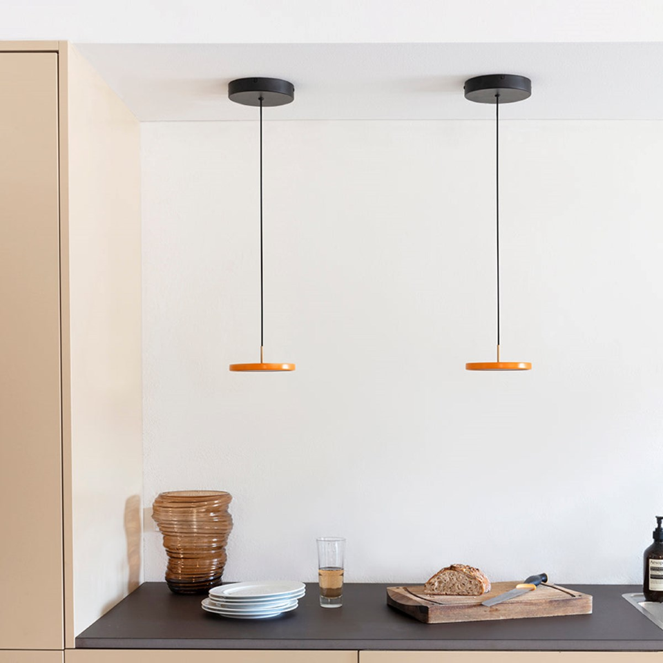Asteria pendel, orange og messing • UMAGE
