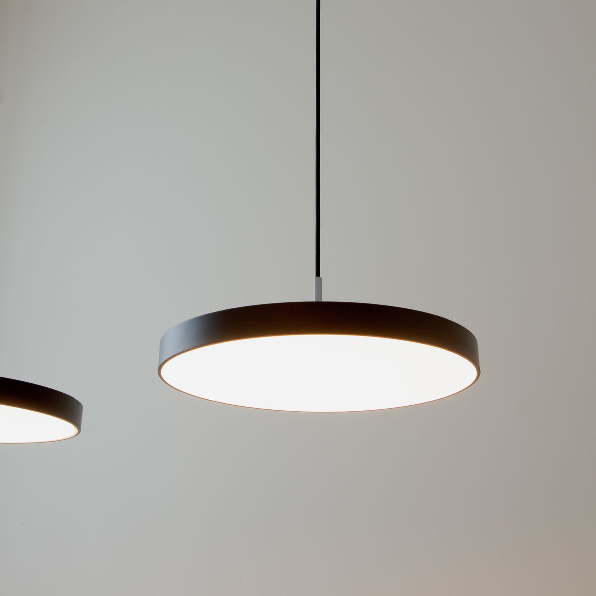 Asteria pendel, sort og stål • UMAGE - Copenhagenhomedesign