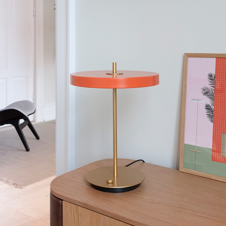 Asteria Table bordlampe, orange og messing • UMAGE