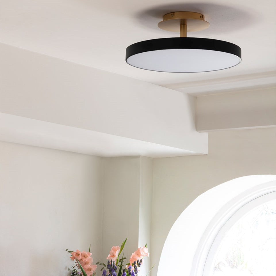 Asteria Up loftlampe, sort og messing • UMAGE