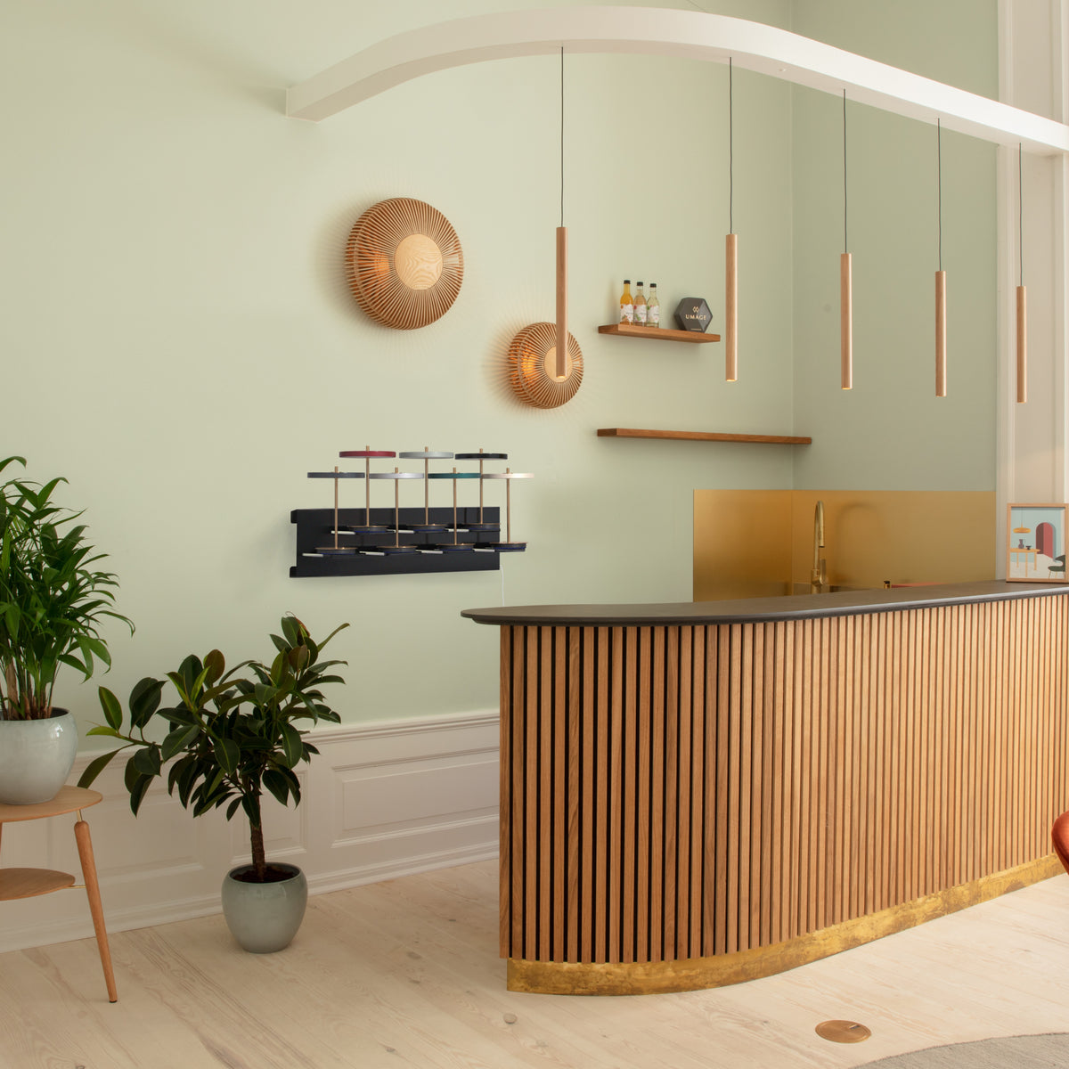Clava Up væglampe, egetræ • UMAGE - Copenhagenhomedesign