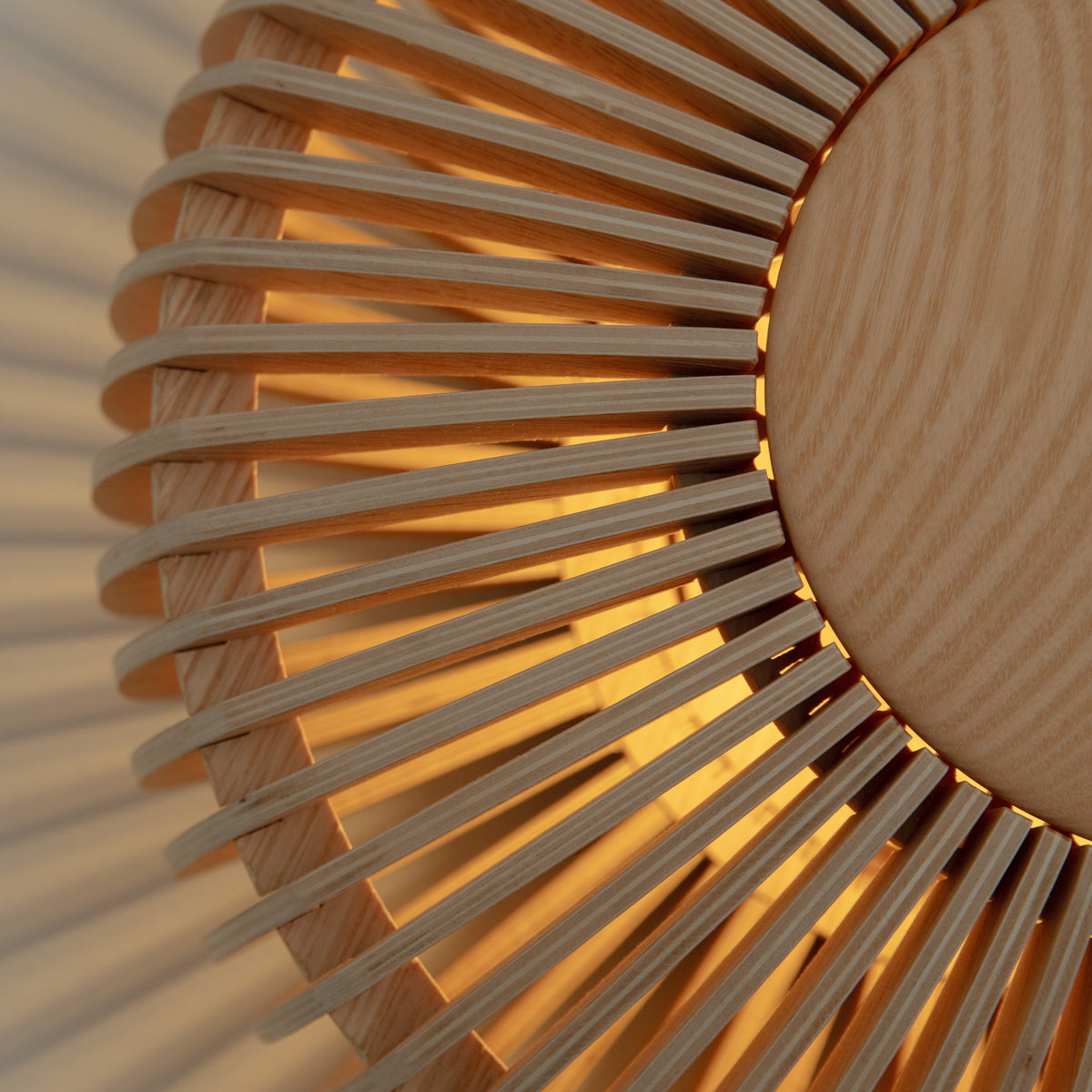 Clava Up væglampe, egetræ • UMAGE - Copenhagenhomedesign