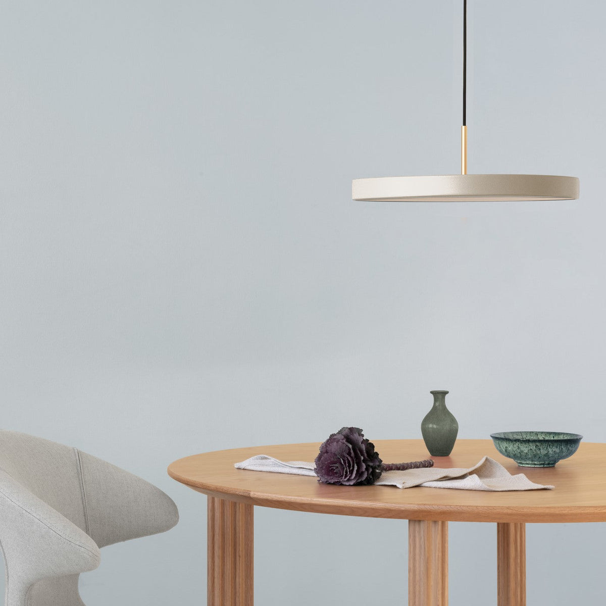 Asteria pendel, hvid og messing • UMAGE - Copenhagenhomedesign