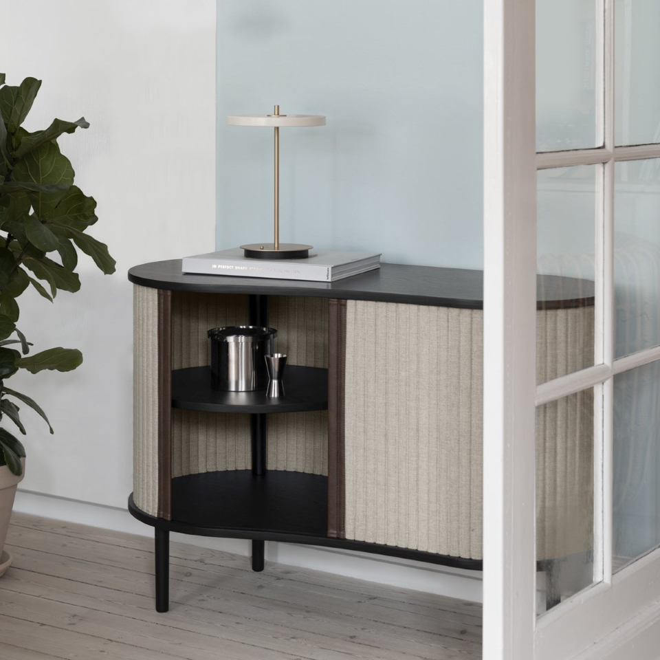 Asteria Move portable bordlampe, hvid og messing • UMAGE