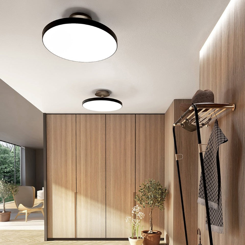 Asteria Up loftlampe, sort og messing • UMAGE