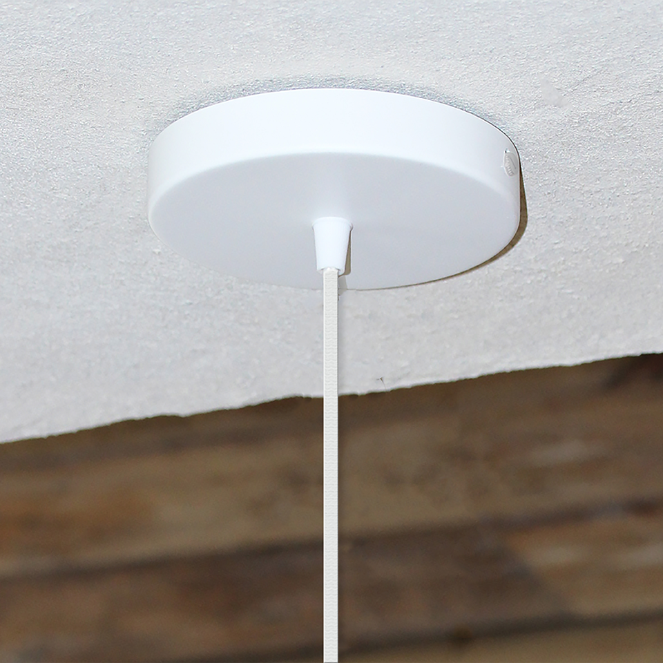 Rosette loftroset med ledning og fatning E27, hvid • UMAGE