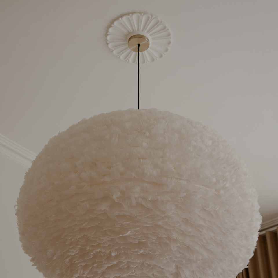 Rosette loftroset med ledning og fatning E27, børstet messing look • UMAGE