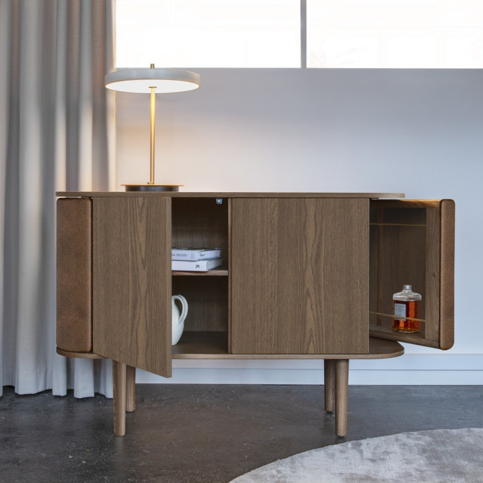 Asteria Table bordlampe, hvid og messing • UMAGE