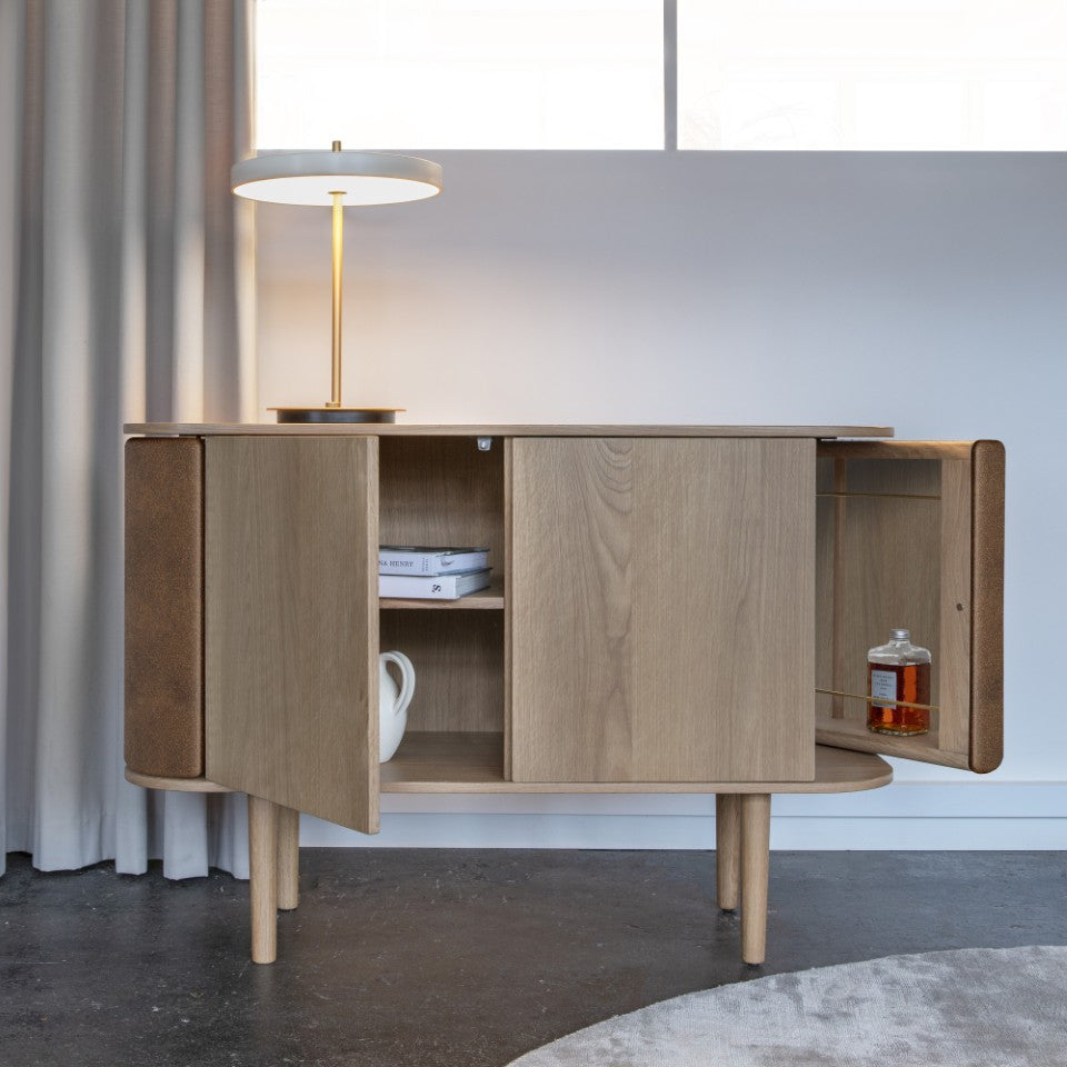Asteria Table bordlampe, hvid og messing • UMAGE