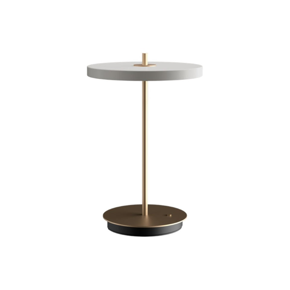 Asteria Move portable bordlampe, lysegrå (mist) og messing • UMAGE