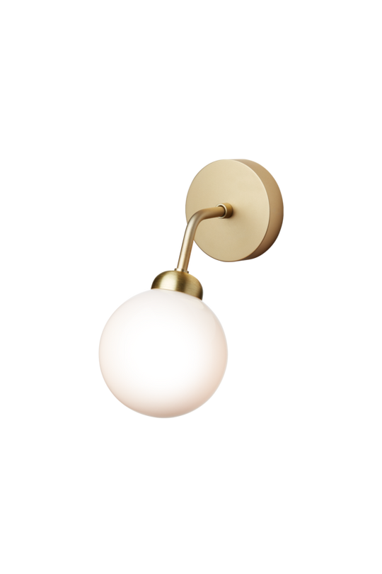 Apiales Wall væglampe, brushed brass / opal • NUURA
