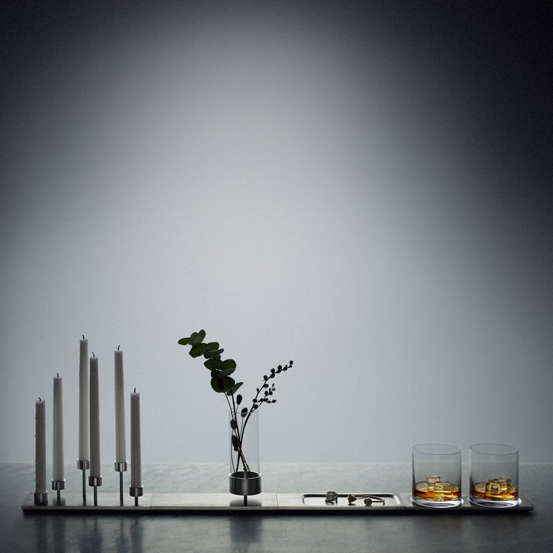 Eksklusiv vase i rustfri stål og mundblæst glas fra Buster + Punch. Den perfekte gave til jul eller fødselsdag.