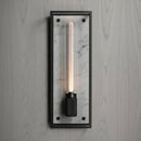Buster and Punch caged wall lamp i sort metal med pagpanel i hvid marmor.