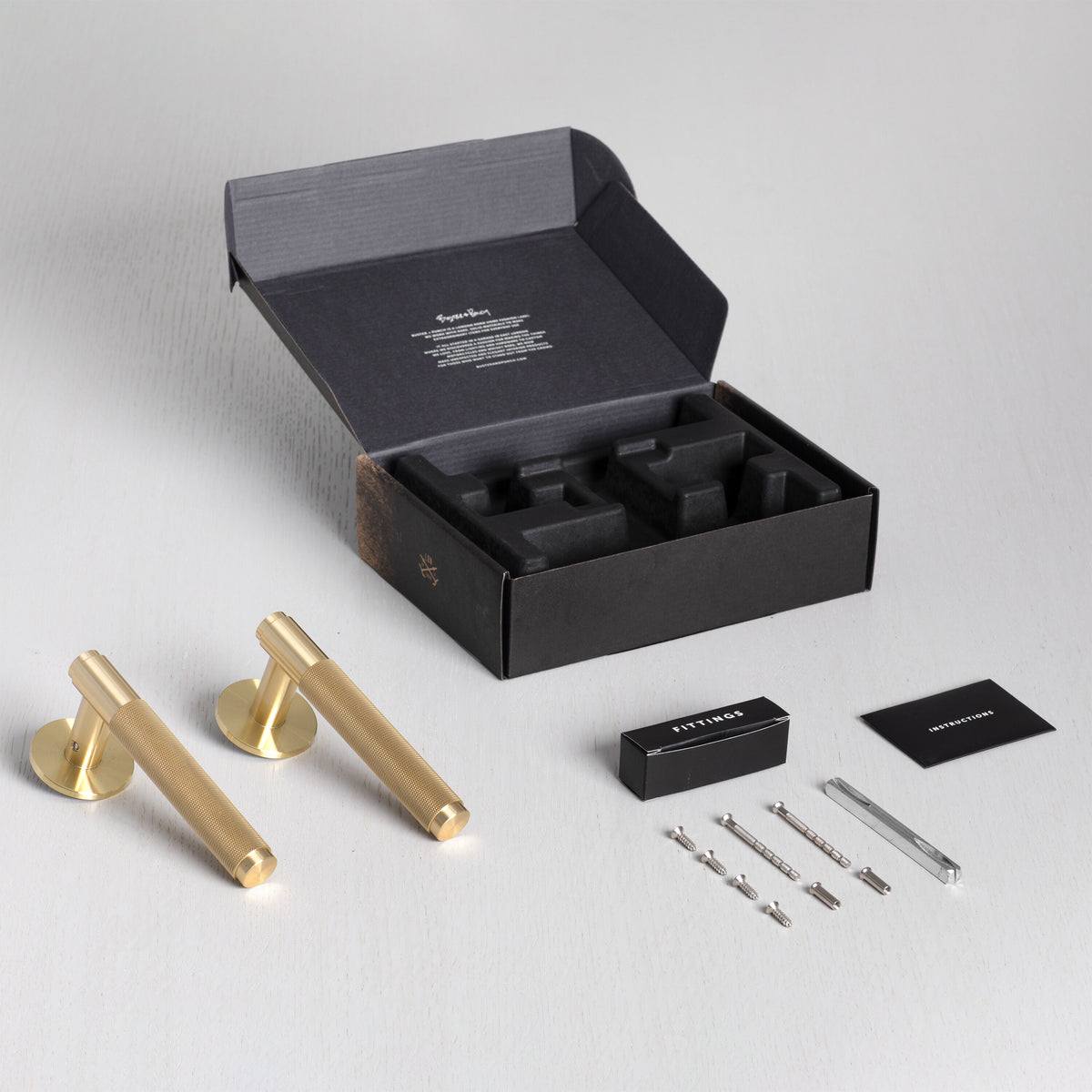 Cross dørhåndtag i messing med diamond cut mønster • Buster + Punch - Copenhagenhomedesign