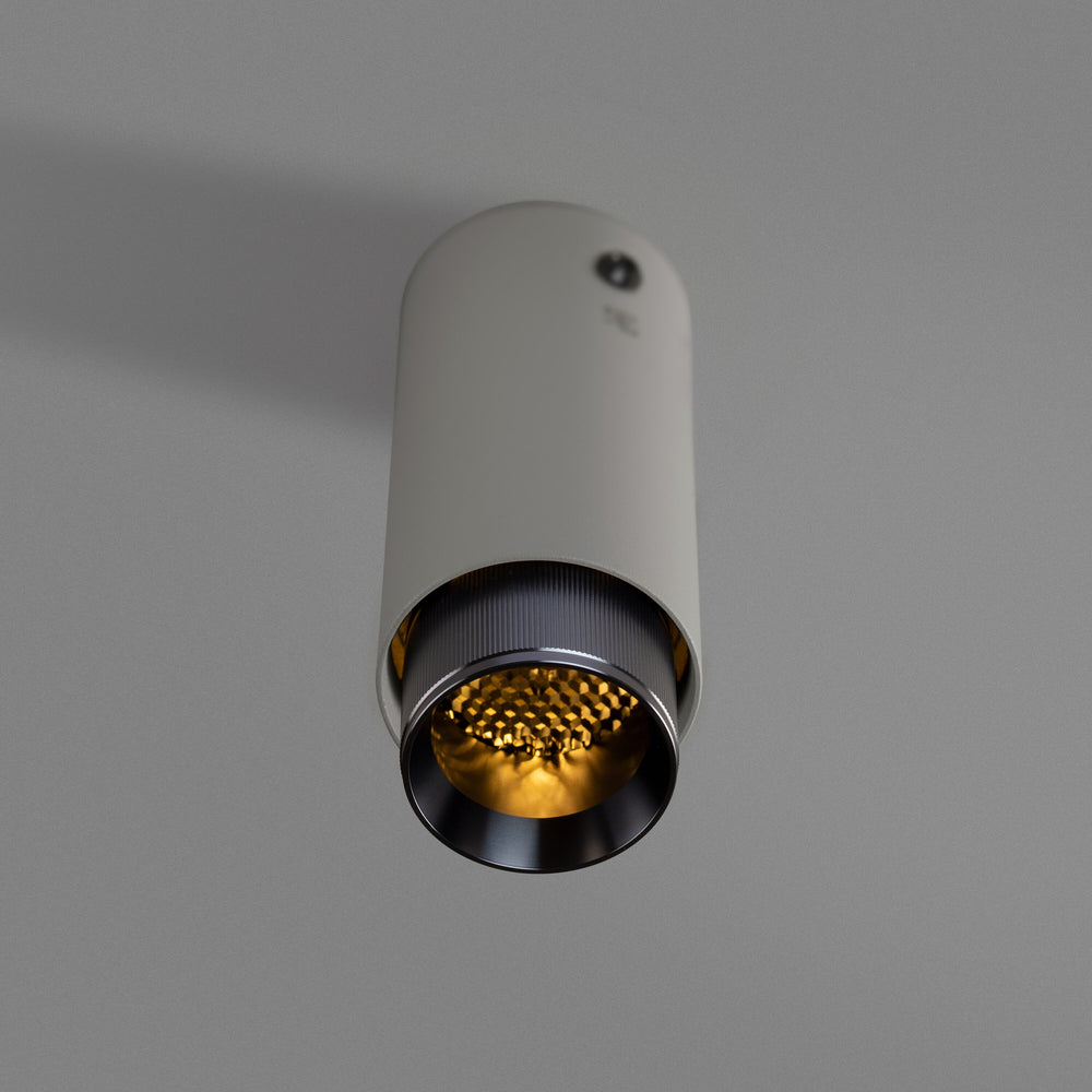 Exhaust Surface Linear spot i stone med detaljer i gun metal  • Buster + Punch