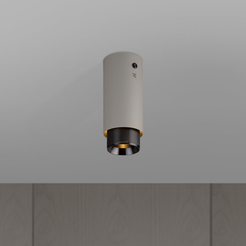 Exhaust Surface Linear spot i stone med detaljer i gun metal  • Buster + Punch