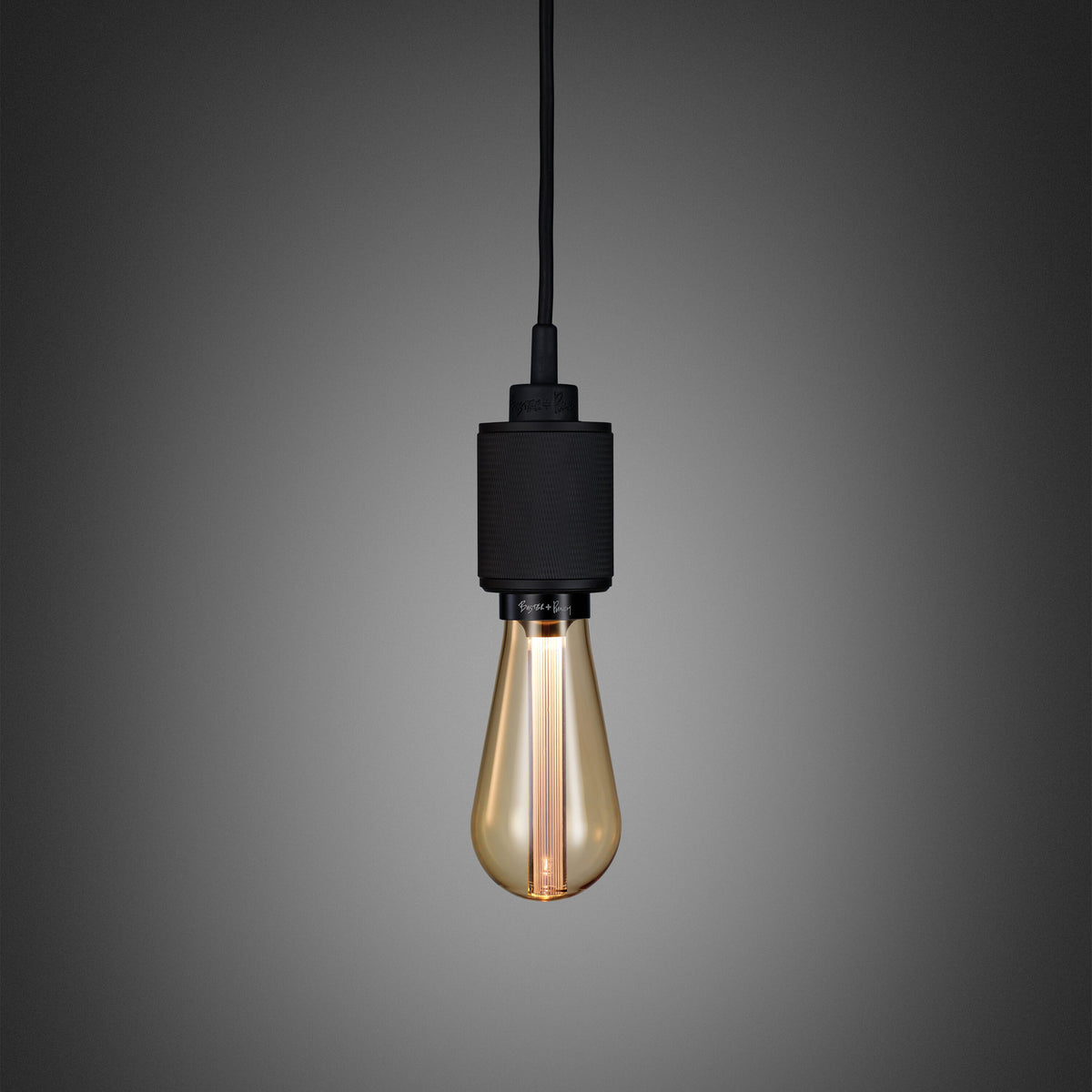 Heavy Metal pendel lampe i mat sort med diamond cut (cross) mønster fra Buster and Punch.