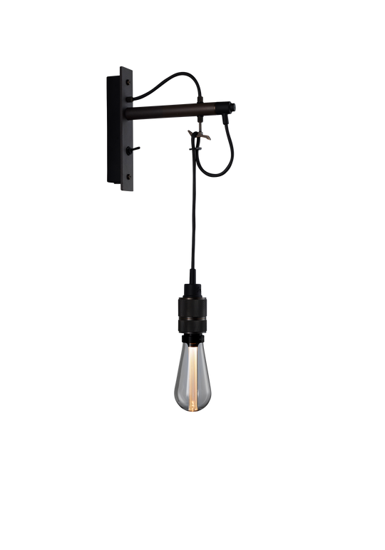 Hook Wall Nude væglampe i graphite og bruneret messing  • Buster + Punch