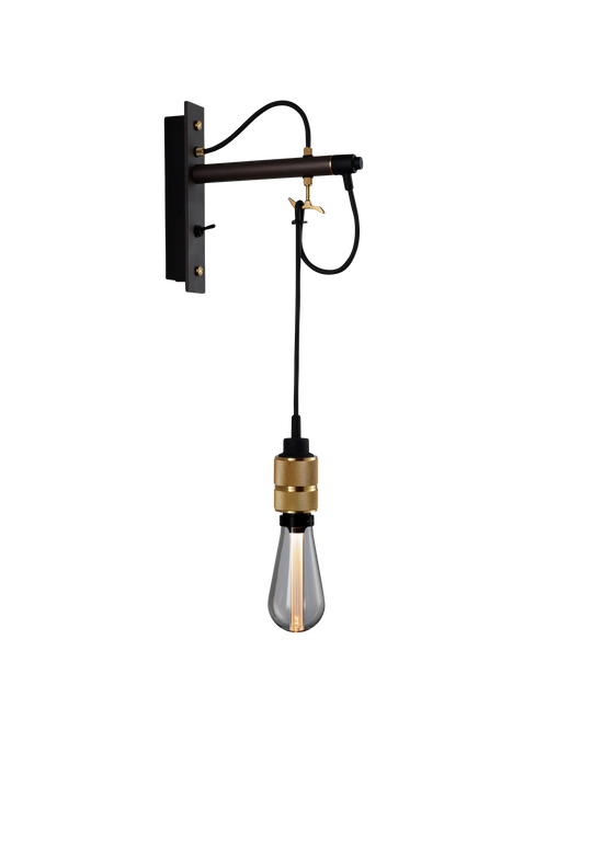 Hook Wall Nude væglampe i graphite og messing  • Buster + Punch