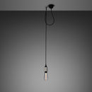 Enkel pendel lampe med fatning i rustfri stål med diamond cut (cross) mønster fra Buster + Punch. Lampen har en krog i rustfri stål, som gør det muligt at justere højden på lampen.