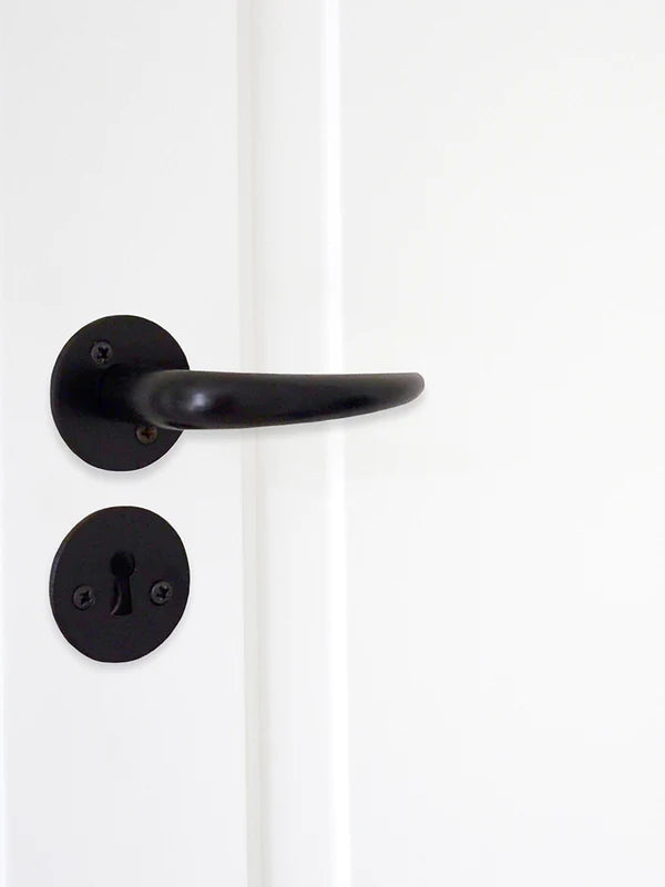 Coupé dørhåndtag i sort inkl. roset og nøgleskilt c/c 30 mm