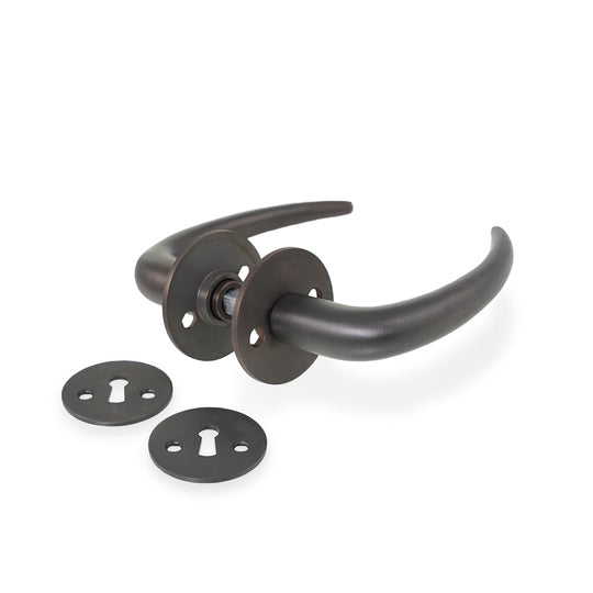Coupé dørhåndtag i bruneret messing inkl. roset og nøgleskilt c/c 30 mm