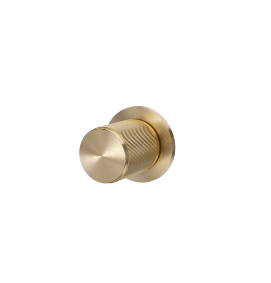 Linear dørknop i messing med linjeret mønster • Buster + Punch