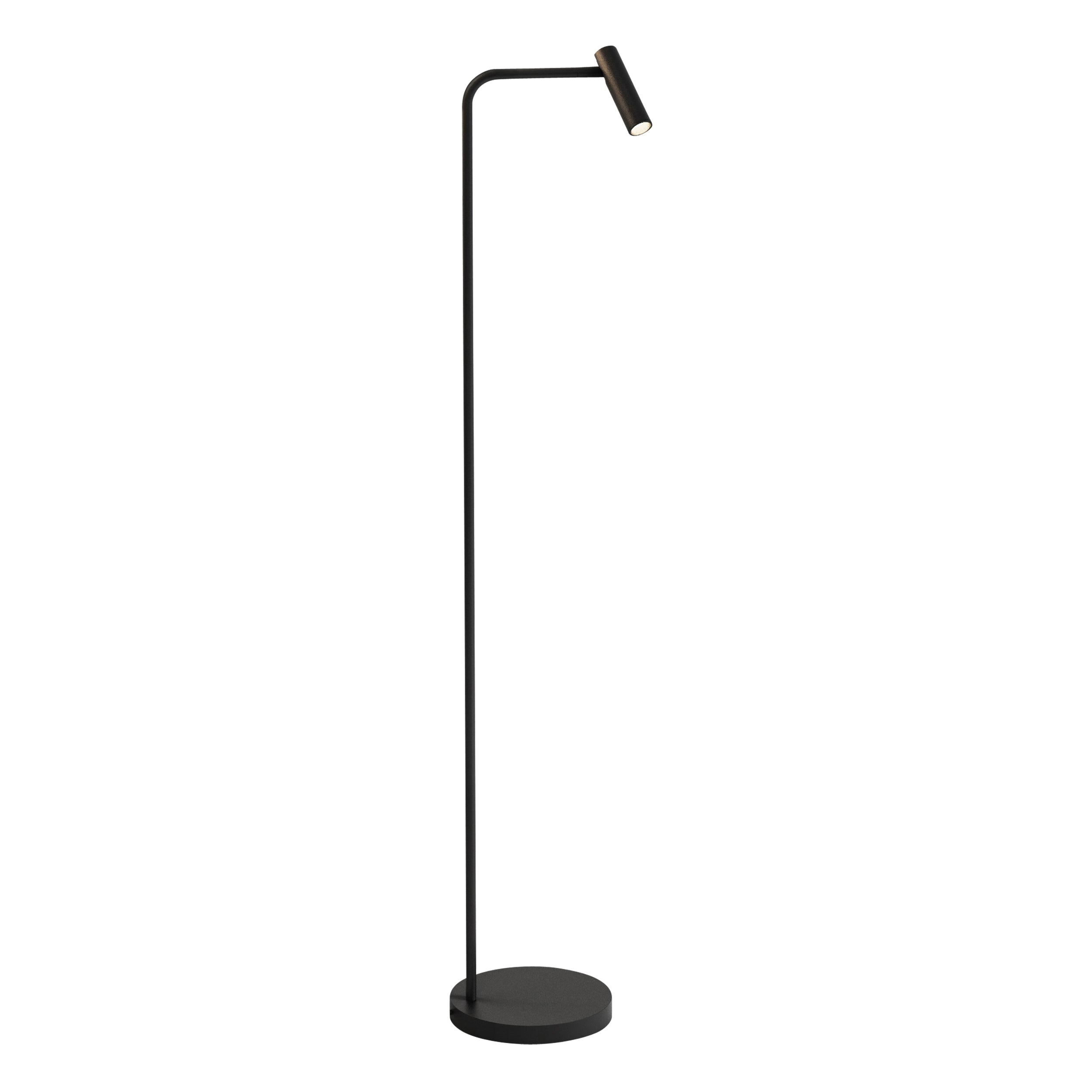 Gulvlampe i sort aluminium med bøjet hals, rund fod og et aflangt, rundt, justerbart hoved.