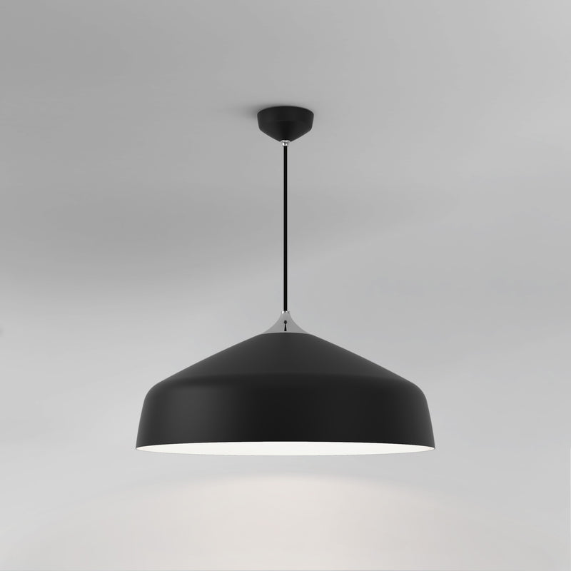 Sort pendel i et enkelt og cool design.