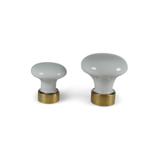 Hornbæk • Klassisk porcelænsknop med messing fod