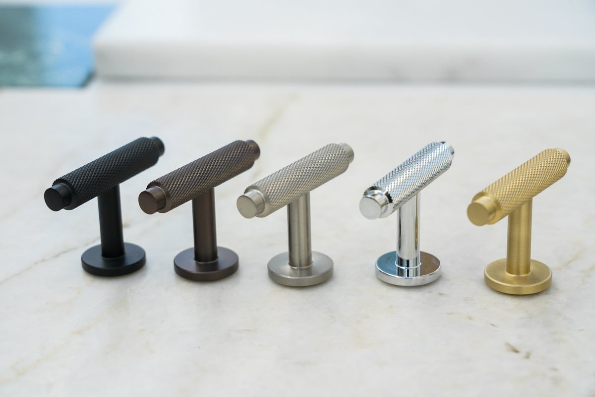 Møbelknop T-bar med diamond cut i rustfrit stål look - Nørrebro • Chr. Jørgensen - Copenhagenhomedesign