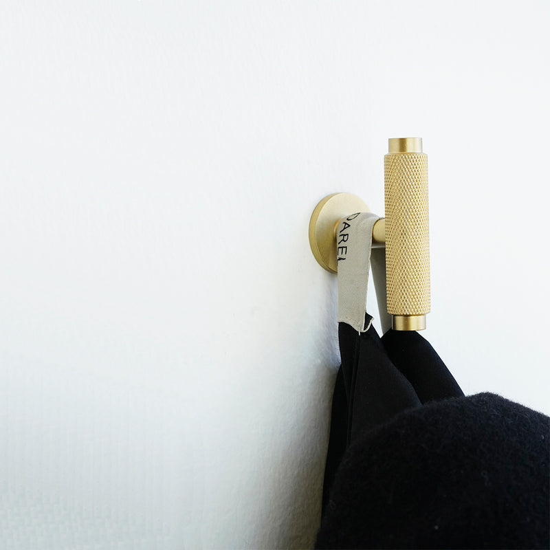 Nørrebro • Møbelknop med diamond cut i børstet massiv messing med lak